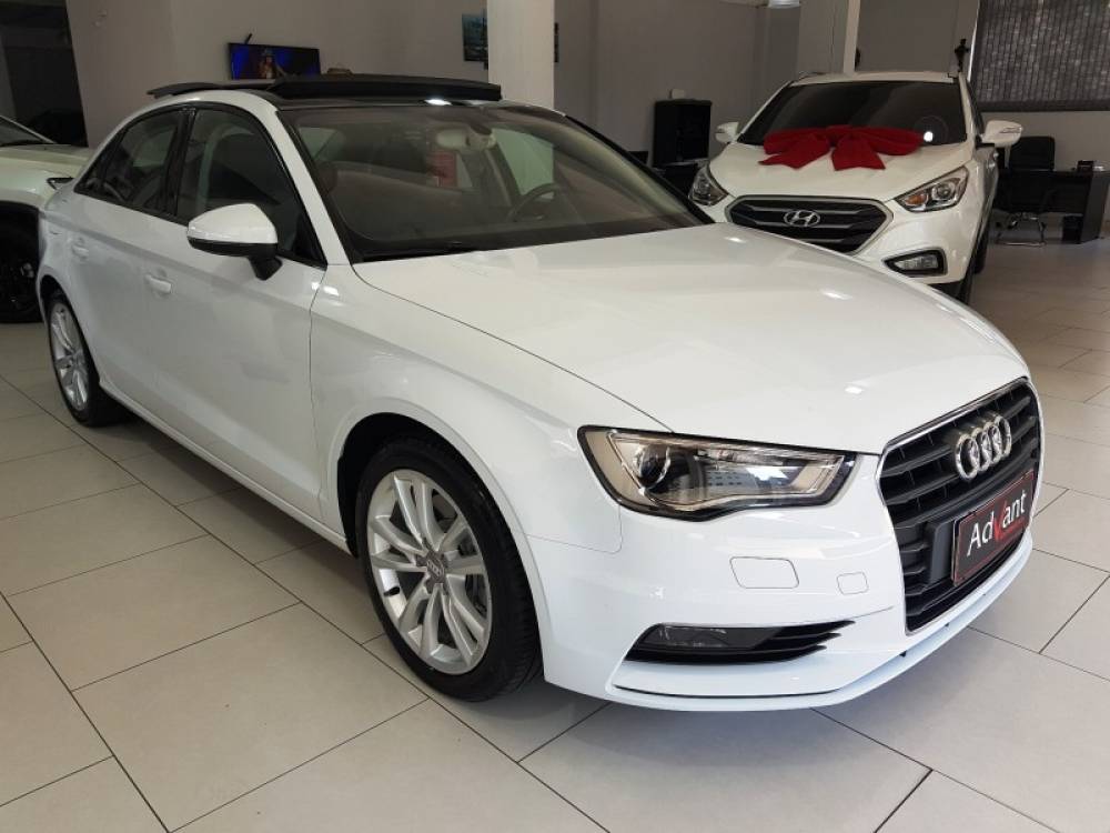 AUDI - A3 - 2014/2015 - Branca - R$ 93.900,00