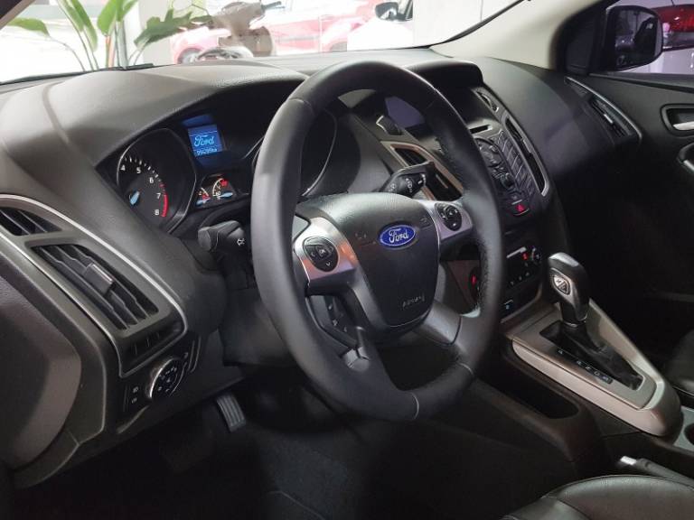 FORD - FOCUS - 2013/2014 - Prata - R$ 56.900,00