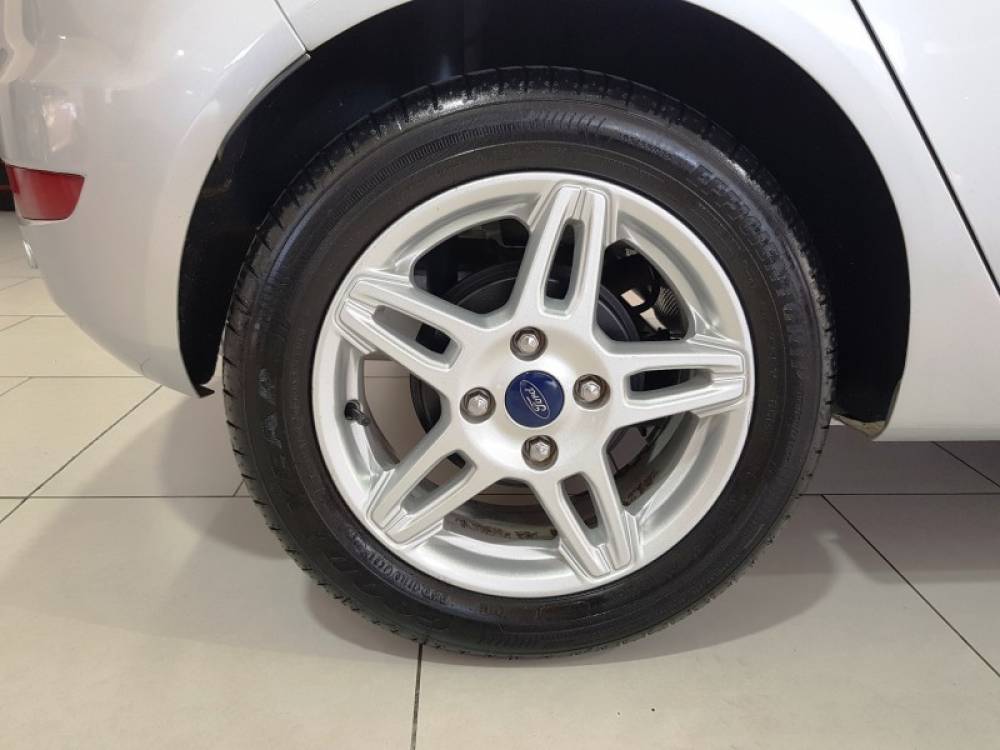 FORD - FIESTA - 2018/2018 - Prata - R$ 58.900,00