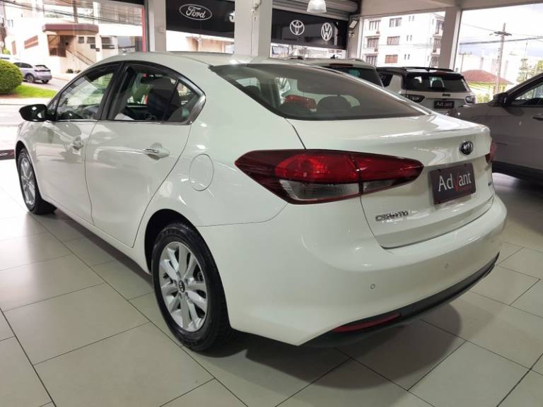 KIA MOTORS - CERATO - 2018/2018 - Branca - R$ 83.900,00