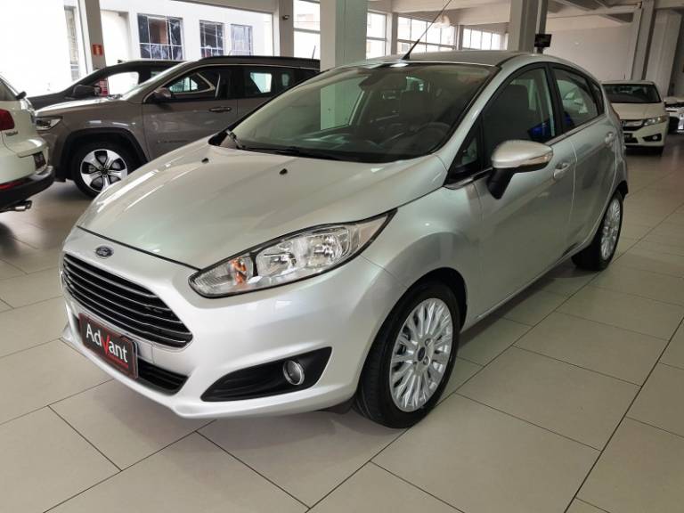 FORD - FIESTA - 2014/2015 - Prata - R$ 49.900,00