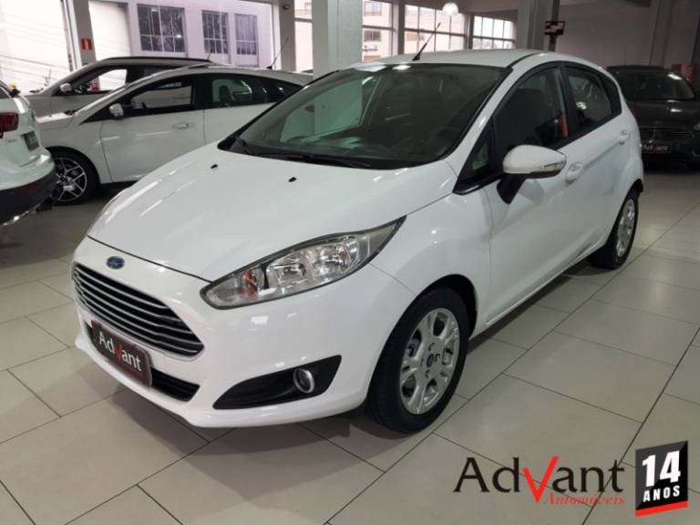 FORD - FIESTA - 2014/2015 - Branca - R$ 47.900,00