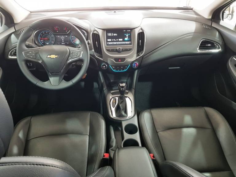 CHEVROLET - CRUZE - 2017/2018 - Cinza - R$ 89.900,00