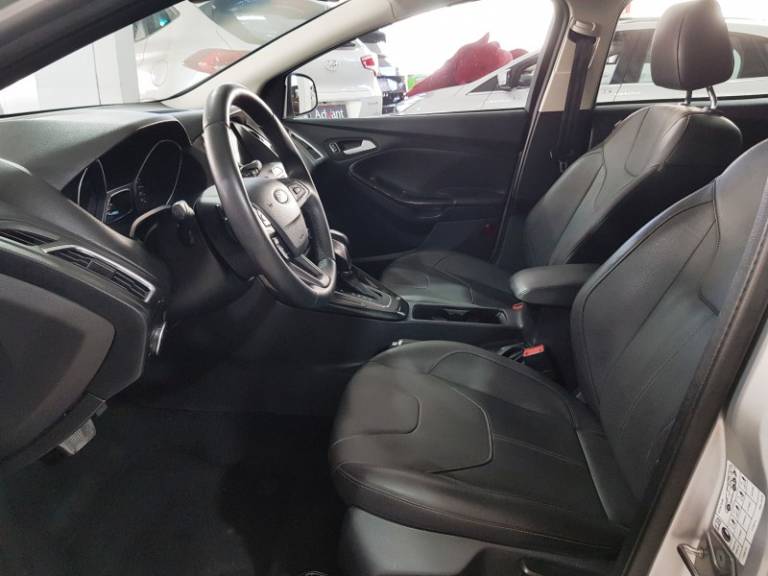 FORD - FOCUS - 2017/2018 - Prata - R$ 78.900,00