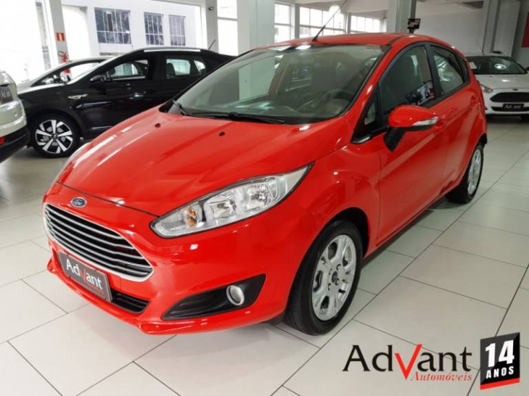 FORD - FIESTA - 2016/2017 - Vermelha - R$ 59.900,00