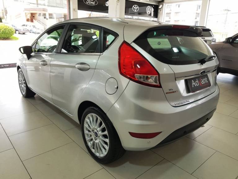 FORD - FIESTA - 2014/2015 - Prata - R$ 49.900,00