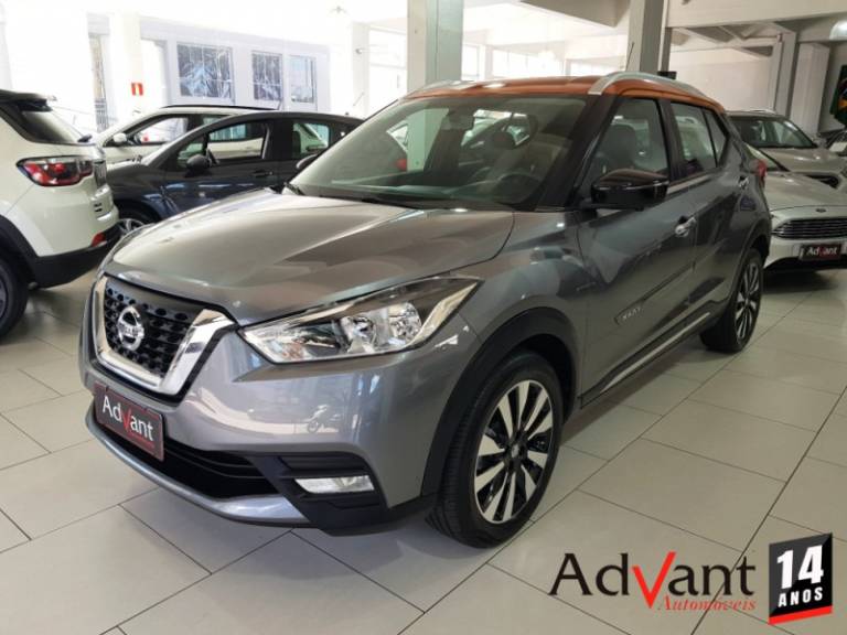 NISSAN - KICKS - 2017/2018 - Cinza - R$ 86.900,00