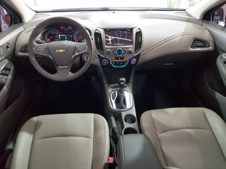 CHEVROLET - CRUZE - 2017/2018 - Branca - R$ 99.900,00