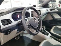 VOLKSWAGEN - T-CROSS - 2019/2020 - Preta - R$ 117.900,00