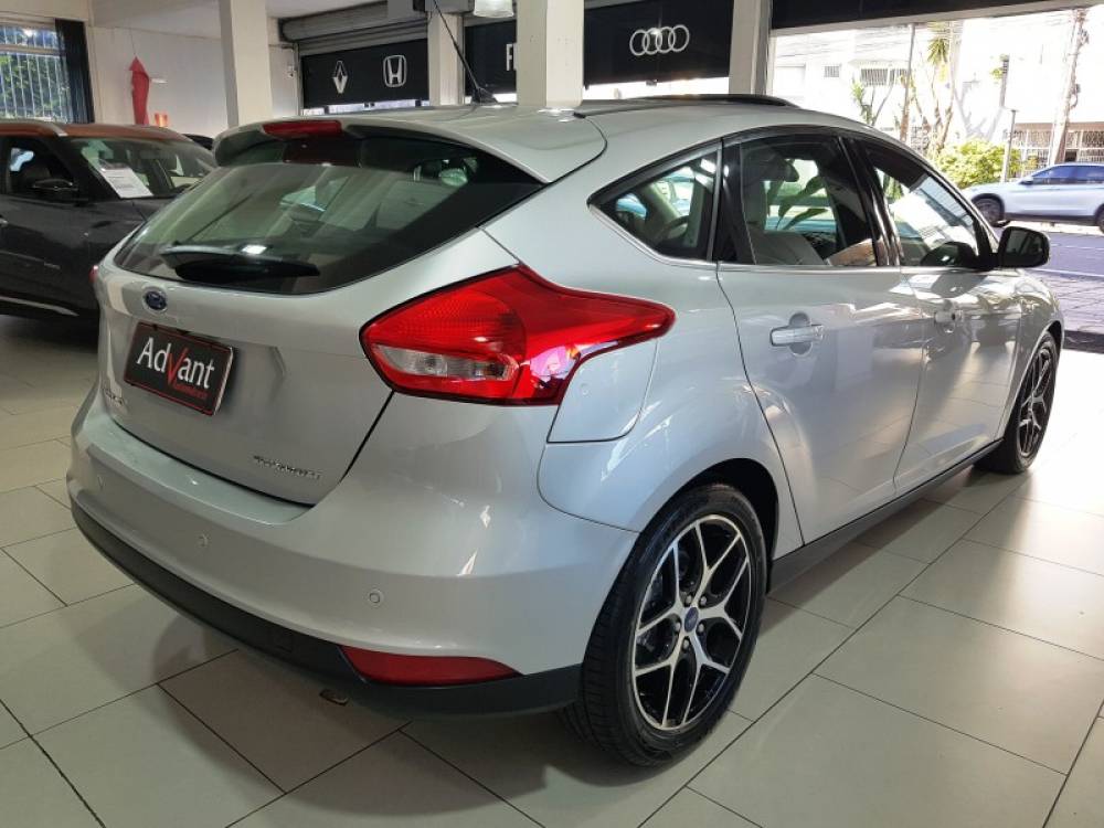 FORD - FOCUS - 2017/2018 - Prata - R$ 78.900,00