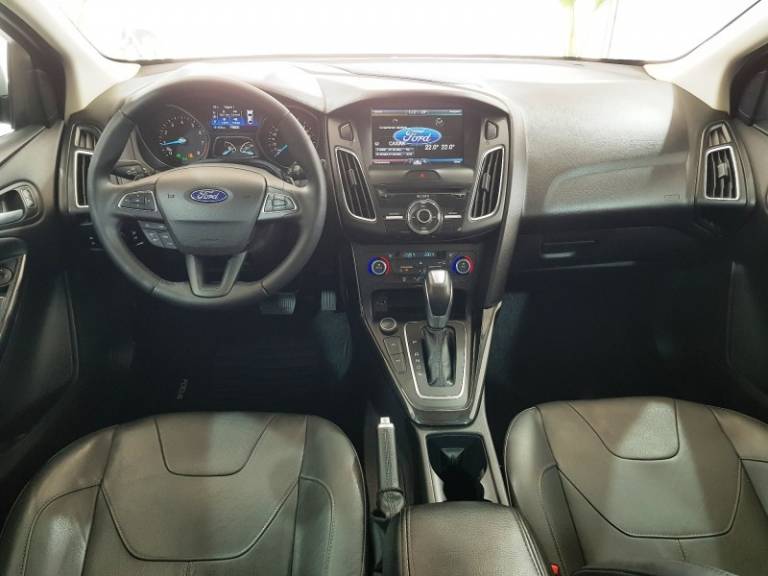 FORD - FOCUS - 2016/2016 - Branca - R$ 69.900,00