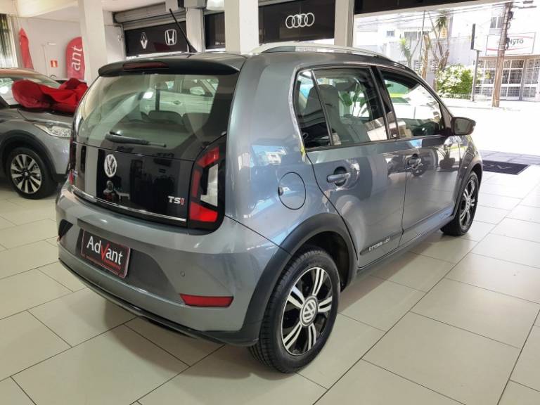 VOLKSWAGEN - UP - 2017/2018 - Cinza - R$ 64.900,00