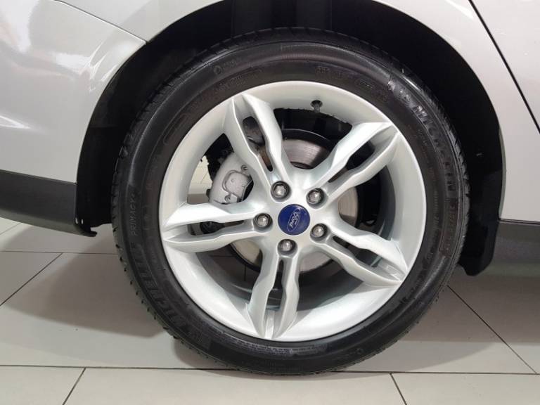 FORD - FOCUS - 2013/2014 - Prata - R$ 56.900,00