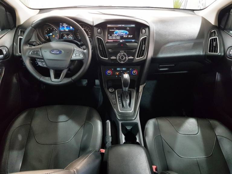 FORD - FOCUS - 2015/2016 - Cinza - R$ 70.900,00