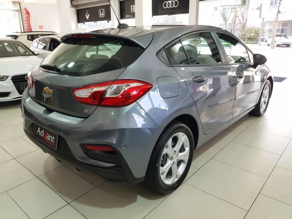 CHEVROLET - CRUZE - 2017/2018 - Cinza - R$ 89.900,00