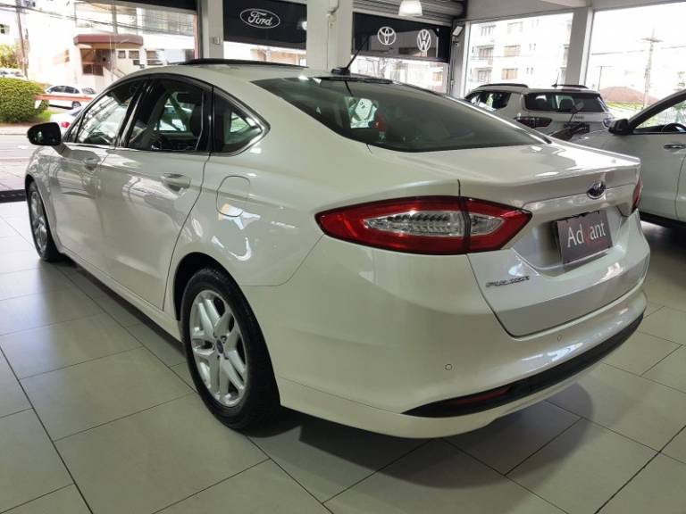 FORD - FUSION - 2014/2015 - Branca - R$ 75.900,00