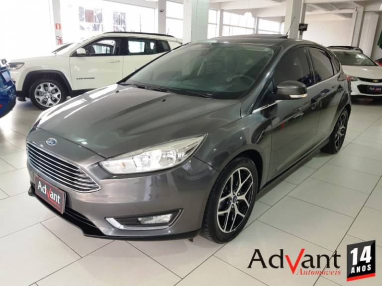 FORD - FOCUS - 2016/2017 - Cinza - R$ 70.900,00