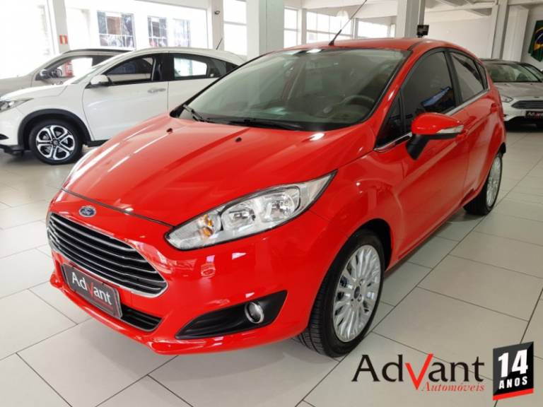 FORD - FIESTA - 2016/2017 - Vermelha - R$ 59.900,00