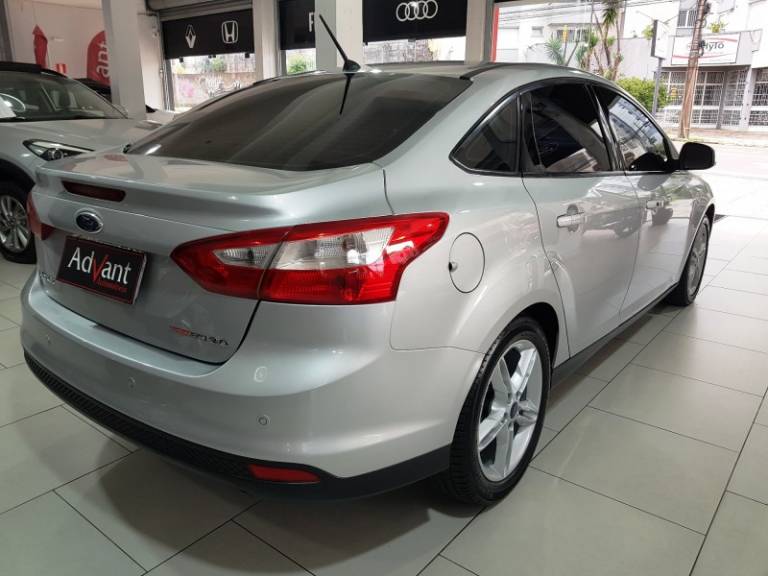 FORD - FOCUS - 2013/2014 - Prata - R$ 56.900,00