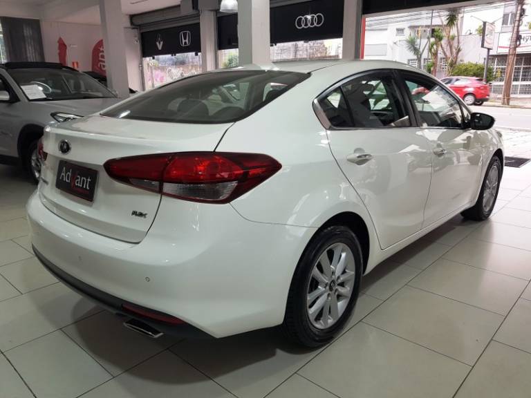 KIA MOTORS - CERATO - 2018/2018 - Branca - R$ 83.900,00