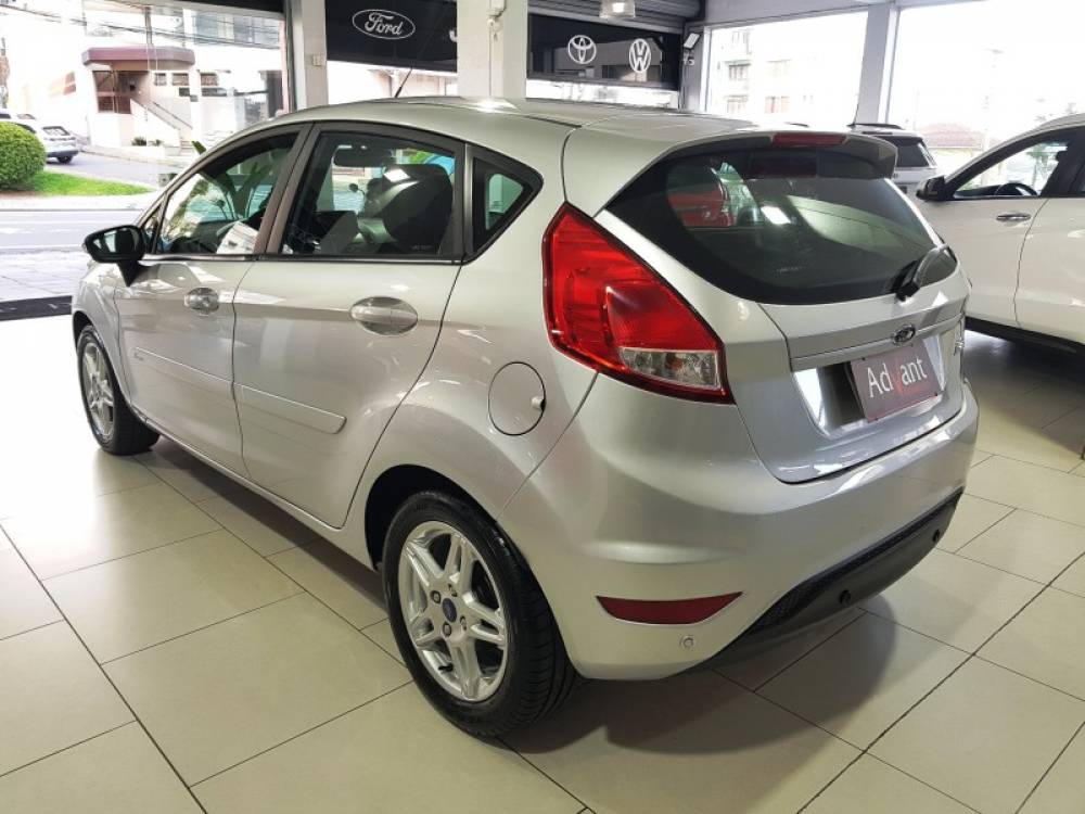 FORD - FIESTA - 2018/2018 - Prata - R$ 58.900,00