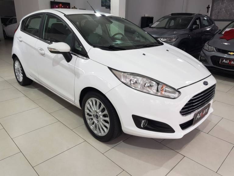 FORD - FIESTA - 2014/2015 - Branca - R$ 52.900,00