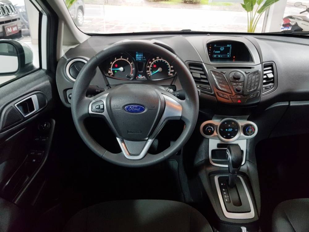 FORD - FIESTA - 2014/2015 - Branca - R$ 47.900,00