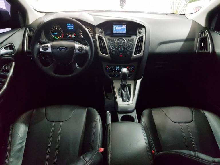 FORD - FOCUS - 2013/2014 - Prata - R$ 56.900,00