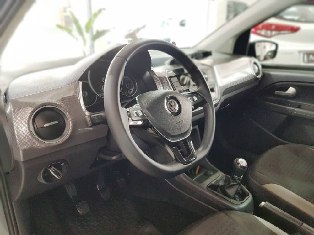 VOLKSWAGEN - UP - 2017/2018 - Cinza - R$ 64.900,00