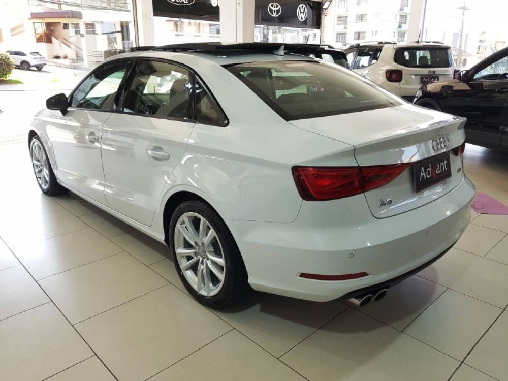 AUDI - A3 - 2014/2015 - Branca - R$ 93.900,00