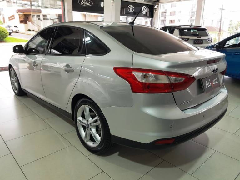 FORD - FOCUS - 2013/2014 - Prata - R$ 56.900,00