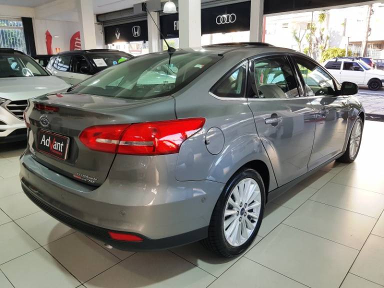 FORD - FOCUS - 2015/2016 - Cinza - R$ 70.900,00