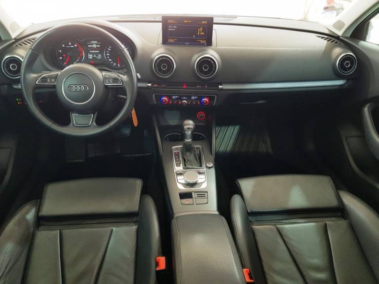 AUDI - A3 - 2014/2015 - Branca - R$ 93.900,00