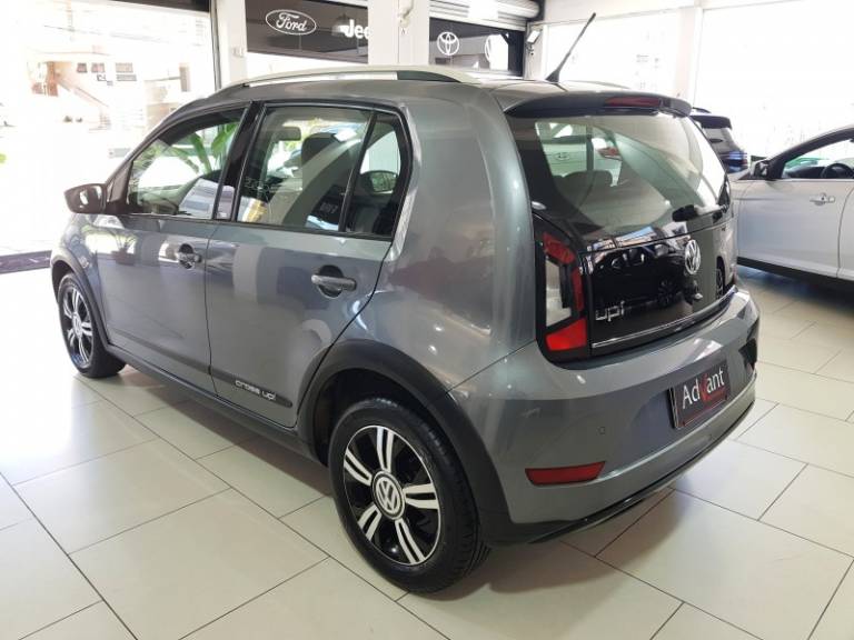 VOLKSWAGEN - UP - 2017/2018 - Cinza - R$ 64.900,00