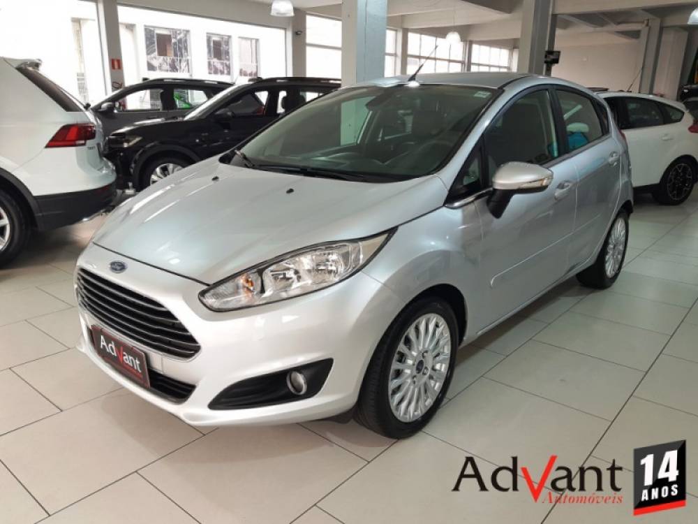 FORD - FIESTA - 2013/2014 - Prata - R$ 46.900,00