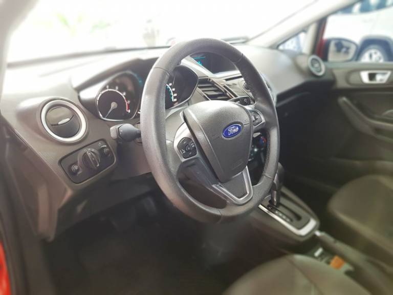 FORD - FIESTA - 2016/2017 - Vermelha - R$ 59.900,00