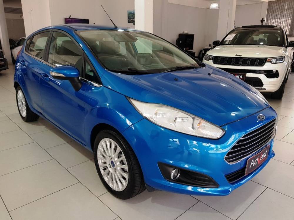 FORD - FIESTA - 2013/2014 - Azul - R$ 47.900,00