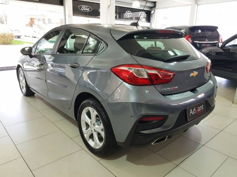 CHEVROLET - CRUZE - 2017/2018 - Cinza - R$ 89.900,00