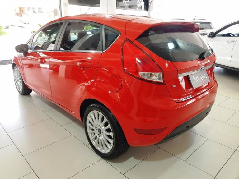 FORD - FIESTA - 2016/2017 - Vermelha - R$ 59.900,00