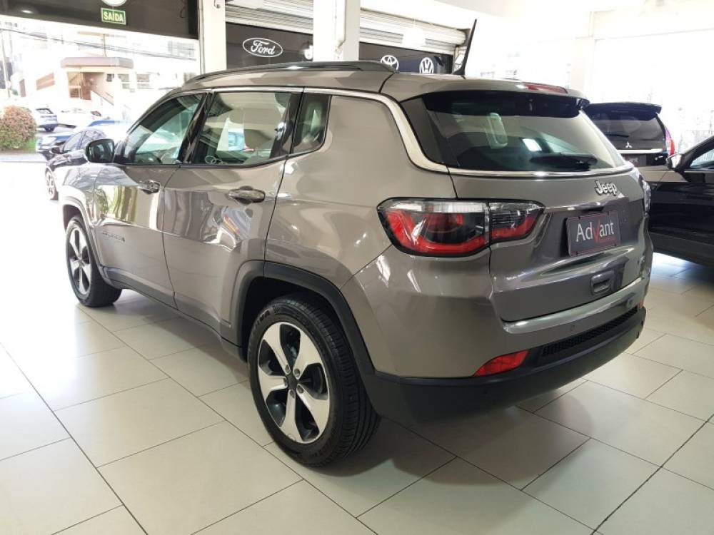 JEEP - COMPASS - 2017/2018 - Cinza - R$ 97.900,00