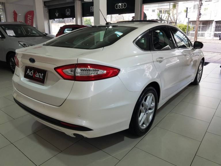 FORD - FUSION - 2014/2015 - Branca - R$ 75.900,00