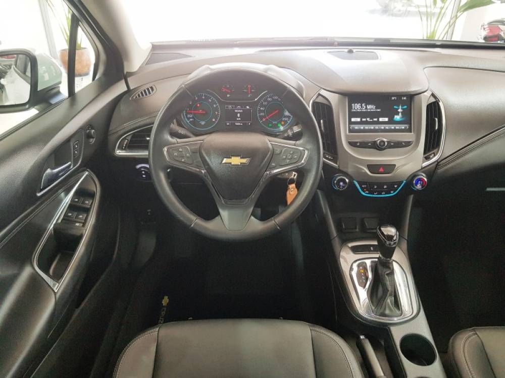 CHEVROLET - CRUZE - 2017/2018 - Branca - R$ 85.900,00