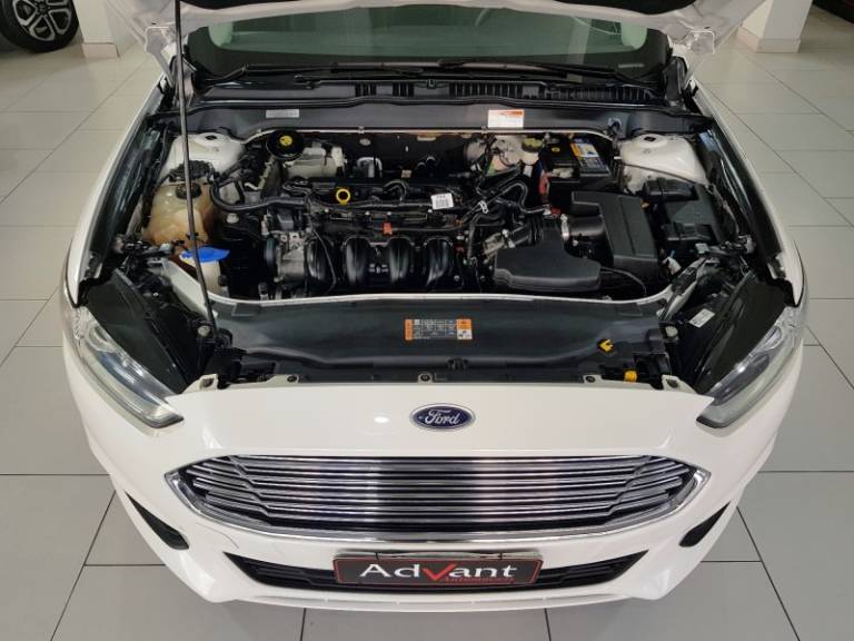 FORD - FUSION - 2014/2015 - Branca - R$ 75.900,00