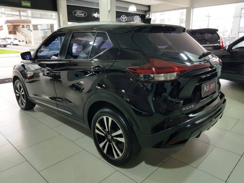 NISSAN - KICKS - 2021/2022 - Preta - R$ 102.900,00