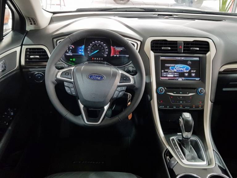 FORD - FUSION - 2014/2015 - Branca - R$ 75.900,00